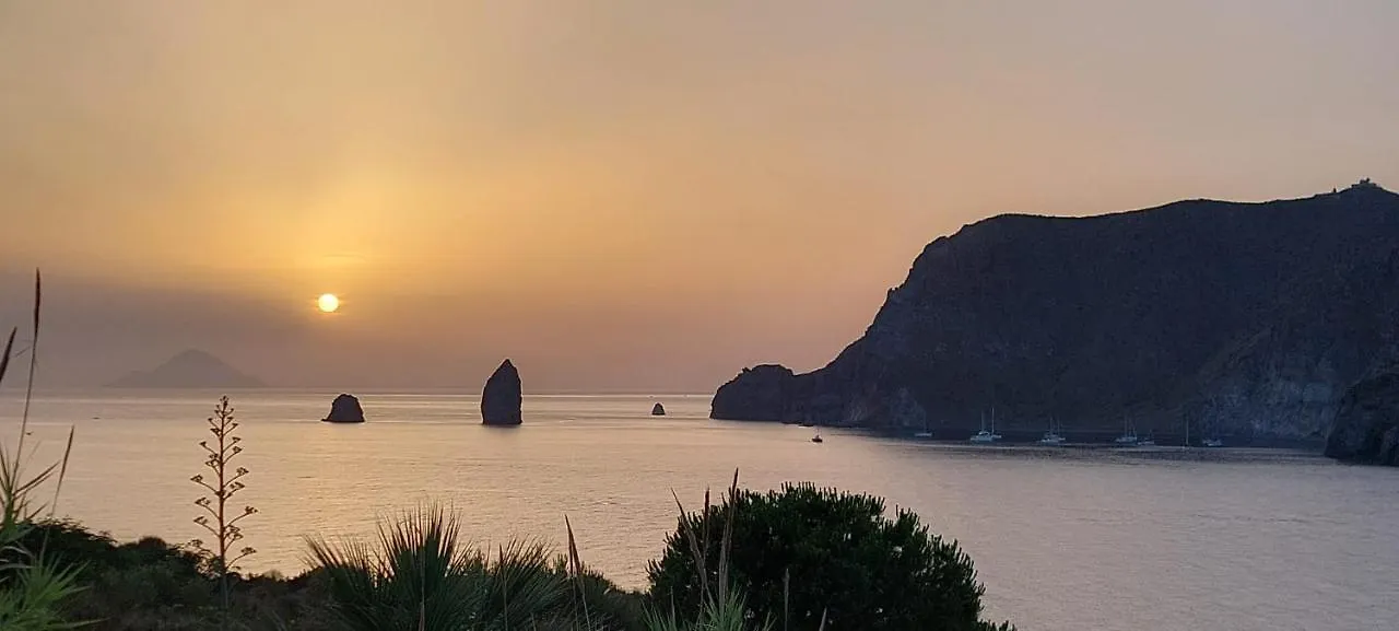 Isole Eolie, Vulcano - Favoloso Bivani Con Piscina Acqua Di Mare E Vista Sulle Isole Eolie Italy