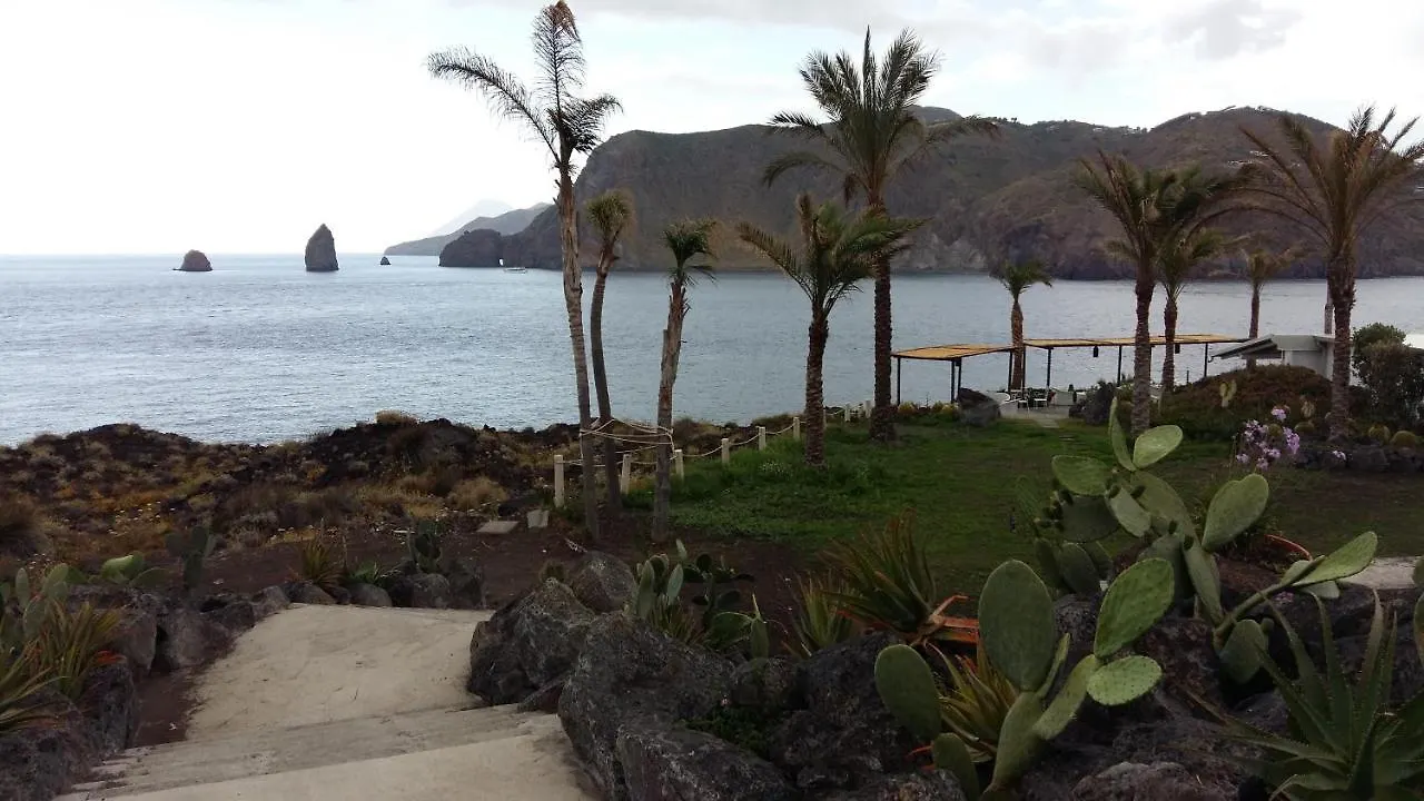 Isole Eolie: Vulcano località Vulcanello - Favolosi bivani con piscina acqua di mare e vista sulle isole eolie