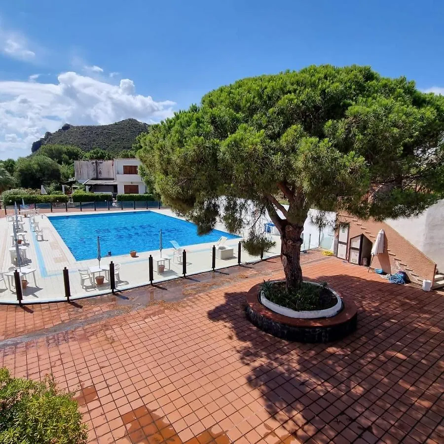 Isole Eolie: Vulcano località Vulcanello - Favolosi bivani con piscina acqua di mare e vista sulle isole eolie
